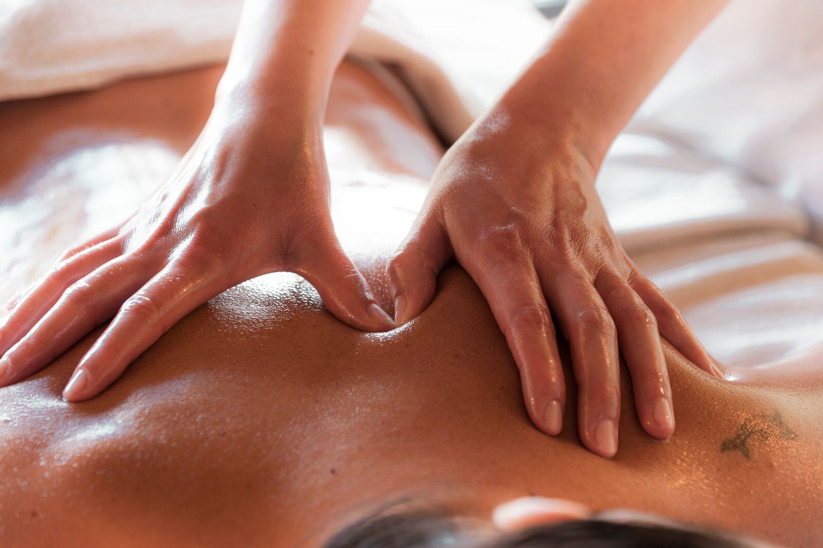 Tui Na back massage loosening tight shoulder and back muscles in Flushing, Queens