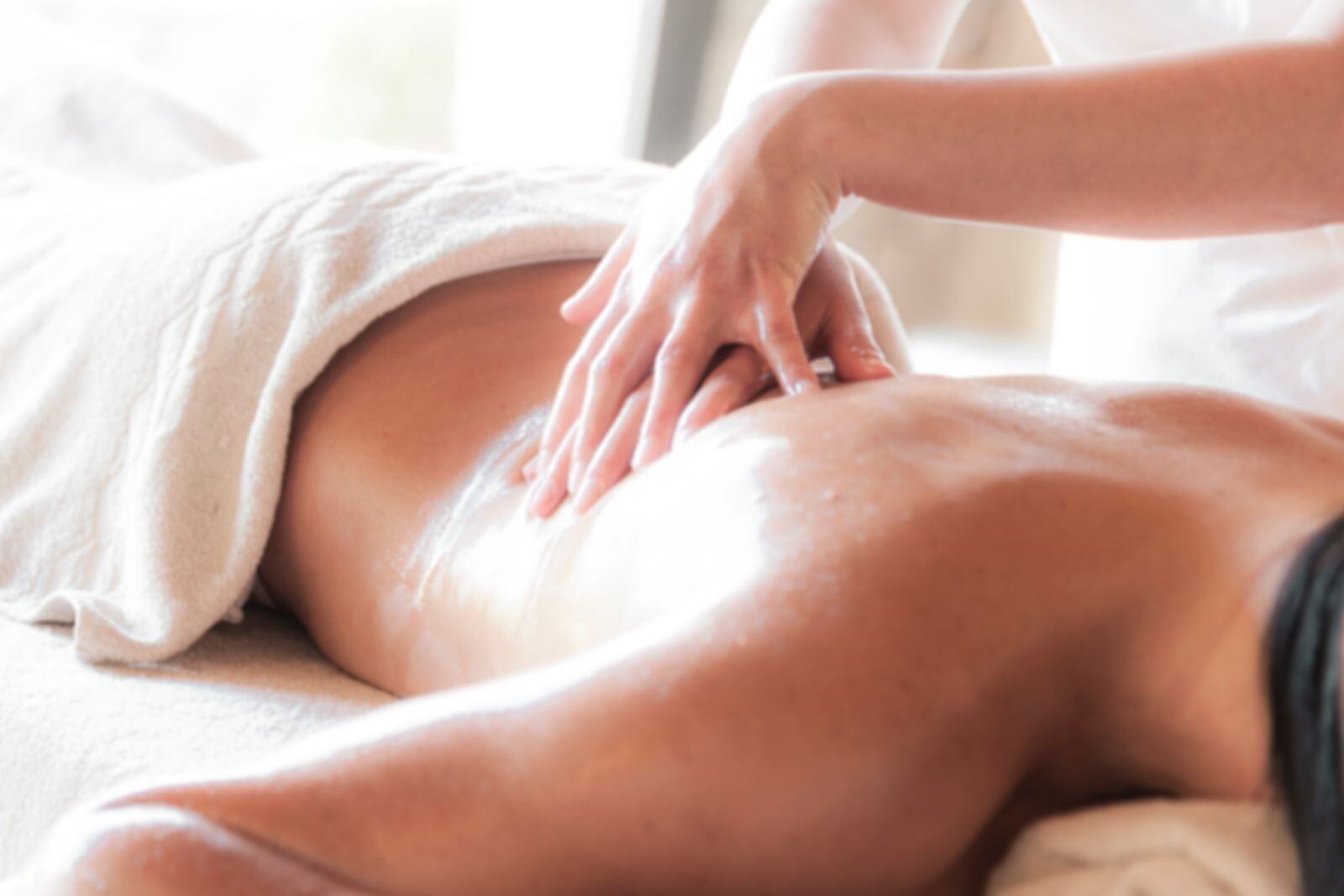 Full body Tui Na massage working along the back muscles